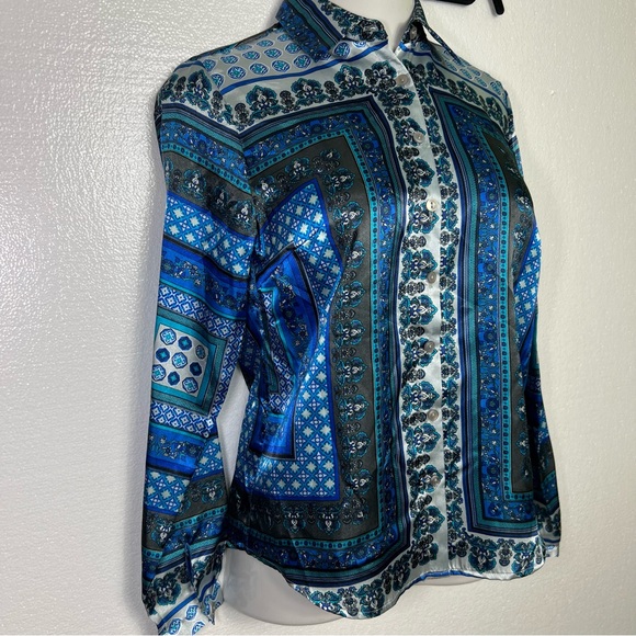 Zac & Rachel blue bandana print lightweight shirt blouse size S NWT - Picture 2 of 5